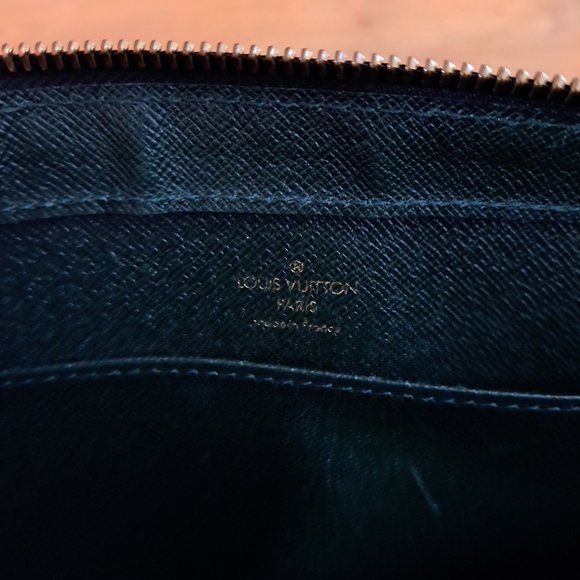 Louis vuitton taiga basically clutch - Picture 3 of 8